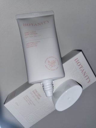 보타니티 촉촉수분자차 아쿠아핏 선 에센스 50ml + 보송톤업자차 징크 선 로션 50ml SPF50+ PA++++ (4/25) — 3.5점을 준 리뷰어가 2022년 4월 올린 사용 사진