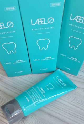 치과에서 쓰는 치약 _ 라벨제로 저불소 꼬마, 키즈, 유아, 베이비, 주니어 안전한 어린이치약 — 5점을 준 리뷰어가 2022년 12월 올린 사용 사진