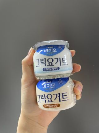 매일바이오 그릭요거트 오리지널 플레인 4개, 로스터리 커피믹스 4개 — 5점을 준 리뷰어가 2021년 12월 올린 사용 사진