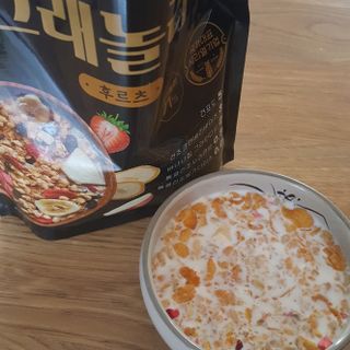 씨알푸드 씨알로 그래놀라 2종 후르츠+크랜베리 아몬드 — 5점을 준 리뷰어가 2022년 7월 올린 사용 사진
