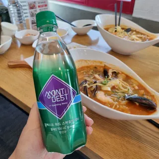 몽베스트 Montbest with Sparkling water Plain 20병 — 5점을 준 리뷰어가 2022년 10월 올린 사용 사진