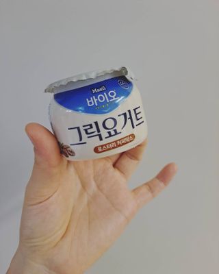 매일바이오 그릭요거트 오리지널 플레인 4개, 로스터리 커피믹스 4개 — 4점을 준 리뷰어가 2021년 12월 올린 사용 사진