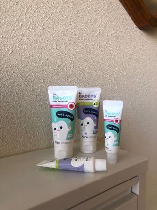 닥터데디스 안심저불소 키즈치약 (라즈베리, 청포도향 중 택 1) 60g +  여행용 미니 치약 15g — 5점을 준 리뷰어가 2022년 11월 올린 사용 사진