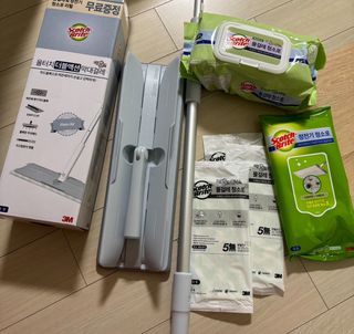 3M 스카치브라이트 파스텔블루 대형 밀대걸레 + 물걸레청소포 대형 30매 세트 — 5점을 준 리뷰어가 2023년 12월 올린 사용 사진