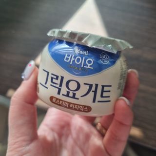 매일바이오 그릭요거트 오리지널 플레인 4개, 로스터리 커피믹스 4개 — 4점을 준 리뷰어가 2021년 12월 올린 사용 사진