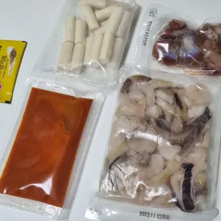 화끈한녀석들 새오똥400g 새우,오징어,똥집 볶음요리 소스,밀떡, 참기름 포함 — 5점을 준 리뷰어가 2022년 12월 올린 사용 사진