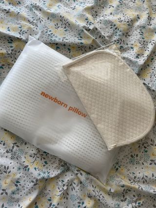 일상유희 newborn 뉴본필로우 아기두상관리베개 — 5점을 준 리뷰어가 2023년 1월 올린 사용 사진