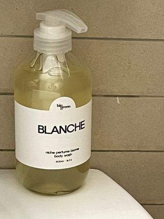 빅그린 니치 퍼퓸 바이옴바디워시 500ml(상탈, 블랙베리&베이, 블랑쉐 3종 중 택1) — 5점을 준 리뷰어가 2022년 8월 올린 사용 사진