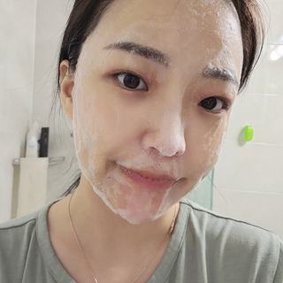 프리마인 메이크업과 들뜨는 각질까지 한방에 깐달걀로! 순하기까지한 셀베이스 그린티클렌저(200ml) — 5점을 준 리뷰어가 2023년 5월 올린 사용 사진