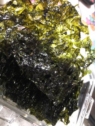 [해림맛김] 들기름에 구운 바삭바삭 김 4종 세트 + 1종 랜덤발송 총5개입 — 5점을 준 리뷰어가 2021년 2월 올린 사용 사진