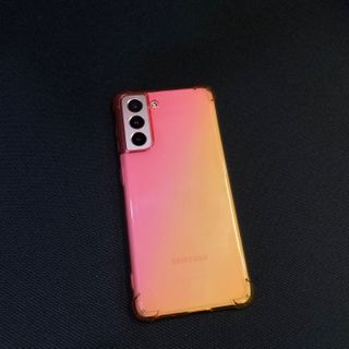 뮤즈캔 갤럭시S21 시리즈 그라데이션 탱크방탄 케이스 — 5점을 준 리뷰어가 2021년 2월 올린 사용 사진