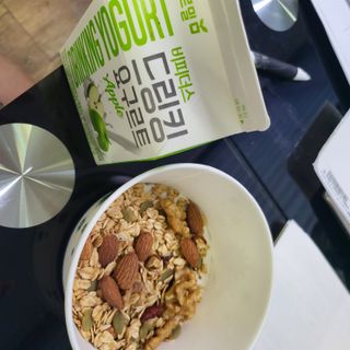 [그래한끼] 무설탕/저당 시리얼타입 수제그래놀라 (40gX10개) — 5점을 준 리뷰어가 2022년 8월 올린 사용 사진