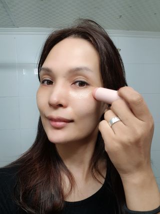 바르는뷰티 데생멀티밤 식물유래성분 97 저분자콜라겐 피부수분 미백 주름개선 멀티밤스틱 — 5점을 준 리뷰어가 2021년 11월 올린 사용 사진