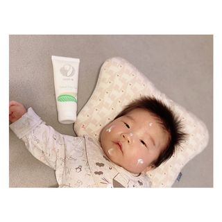 mom e 맘이 내추럴 베이비 케어 크림+바디오일 — 5점을 준 리뷰어가 2021년 1월 올린 사용 사진