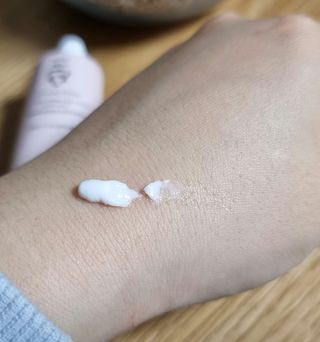 러브모아 향수 고체향수 승무원 고체향수 바르는 향수 니치향수 도손 우드세이지 앤 씨솔트 — 4점을 준 리뷰어가 2023년 1월 올린 사용 사진