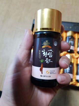 서울약사신협_프리미엄황삼골드_3.75g x 12환+75mgx12병 — 5점을 준 리뷰어가 2021년 2월 올린 사용 사진