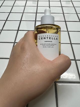 MF[스킨1004] 마다가스카르 센텔라 앰플 100ml — 4.5점을 준 리뷰어가 2024년 5월 올린 사용 사진