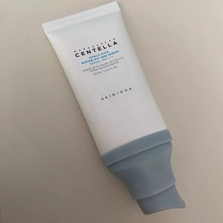 [스킨1004] 마다가스카르 센텔라 히알루-시카 워터핏 선세럼 50ml — 5점을 준 리뷰어가 2024년 5월 올린 사용 사진