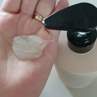 프리마인 더이상 뻣뻣하고 효과없는 탈모샴푸는 NO. 근본부터 케어하는 셀베이스 그린티샴푸(500ml) — 5점을 준 리뷰어가 2023년 3월 올린 사용 사진