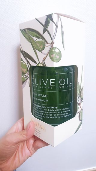 올리브 오일 스킨케어 컴퍼니 [OOSC] 향기로운 보습 로즈 제라늄 바디워시 500ml — 5점을 준 리뷰어가 2021년 5월 올린 사용 사진