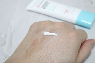 리더스코스메틱 리더스 카밍 바이오틱스 선 에센스 SPF 50+ PA++++ — 5점을 준 리뷰어가 2022년 6월 올린 사용 사진
