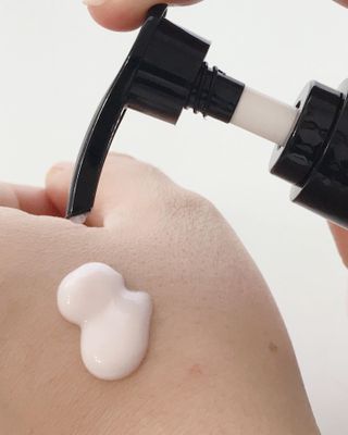 난나 살몬 스파이더 검버섯 미백 톤업 화이트닝 연어 앰플 크림 300ml 대용량 — 4.5점을 준 리뷰어가 2022년 12월 올린 사용 사진