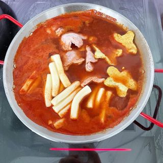 빨간키트 떡볶이 밀키트 2~3인분 매운맛 국물 떡볶이 만들기 쉬운 황금 레시피 분말 소스로 간편한 요리 — 5점을 준 리뷰어가 2021년 8월 올린 사용 사진