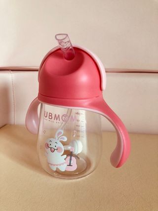 유비맘 트라이탄 코니빨대컵_컬러 랜덤 발송 — 5점을 준 리뷰어가 2021년 3월 올린 사용 사진