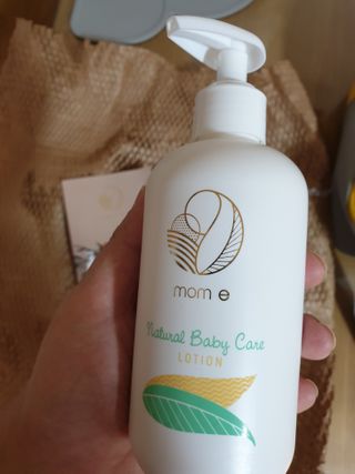 mom e 맘이 내추럴 베이비 케어 샴푸앤바스+로션 — 5점을 준 리뷰어가 2021년 1월 올린 사용 사진