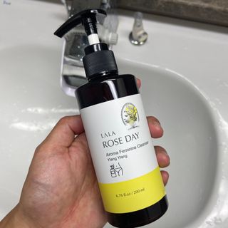 라라로즈데이 시즌2 여성청결제 200ml 아로마 페미민 클렌저, 독일더마인증 — 5점을 준 리뷰어가 2021년 9월 올린 사용 사진