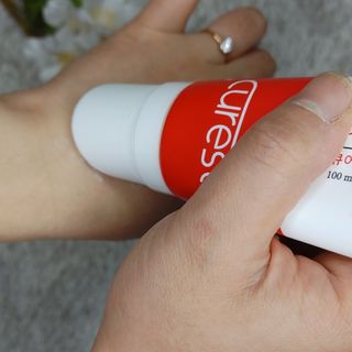건강누리인터내셔날 큐어레스트 스포츠 마사지 닥터페인 바디 핫 롤링 볼 크림(100ml) — 5점을 준 리뷰어가 2022년 3월 올린 사용 사진