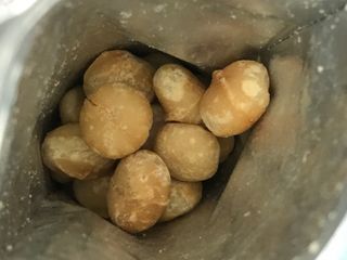 도이퉁 마카다미아 넛 90g  로얄 마카넛 오리지널 쏠트 허니 — 5점을 준 리뷰어가 2021년 3월 올린 사용 사진
