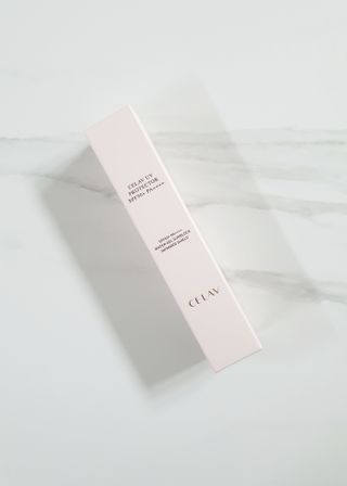 프리마인 선크림만 바꿨을 뿐인데 매일 물 2L챙겨먹고 기초케어 완벽하게 한 물빛피부 완성,셀라브UV프로텍터 — 5점을 준 리뷰어가 2023년 6월 올린 사용 사진