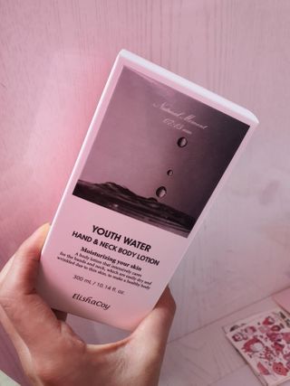 엘리샤코이 유스워터 핸드 앤 넥 멀티 바디로션 — 5점을 준 리뷰어가 2021년 1월 올린 사용 사진