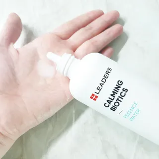 리더스코스메틱 리더스 카밍 바이오틱스 에센스 워터 — 5점을 준 리뷰어가 2022년 5월 올린 사용 사진
