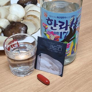 데어베어 [알쓰구원템] 숙취링거 성분을 담은 코드디 10개입 — 4.5점을 준 리뷰어가 2022년 4월 올린 사용 사진