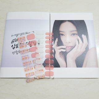 데싱디바 글레이즈 젤네일 네온체크 네일_4종 중 택 1 — 4.5점을 준 리뷰어가 2021년 8월 올린 사용 사진