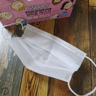 JHWORLD 스누피 마스크 정품 스누피 닥터클린 국내 아동용 성인용 3중 MB필터 일회용 덴탈마스크 50매 — 5점을 준 리뷰어가 2021년 9월 올린 사용 사진