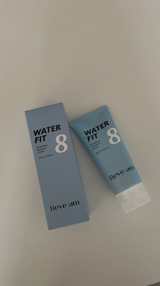 나우 [리브엠]피부 속부터 겹겹이, 촘촘하게! 워터핏8중 수분착붙 크림 — 5점을 준 리뷰어가 2024년 12월 올린 사용 사진