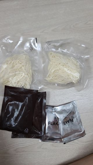 [한면원] 비빔국수 2인분 — 5점을 준 리뷰어가 2022년 8월 올린 사용 사진