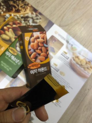 짜먹는 이지견과 짜먹는 이지아몬드, 짜먹는 이지허니피넛, 짜먹는 이지캐슈넛 각 10g X  10포 — 5점을 준 리뷰어가 2021년 1월 올린 사용 사진