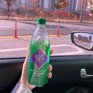 몽베스트 Montbest with Sparkling water Plain 20병 — 4.5점을 준 리뷰어가 2021년 11월 올린 사용 사진