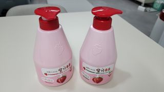[과일나라] 피부가 마시는 딸기우유 바디클렌저&바디로션 — 4점을 준 리뷰어가 2022년 2월 올린 사용 사진