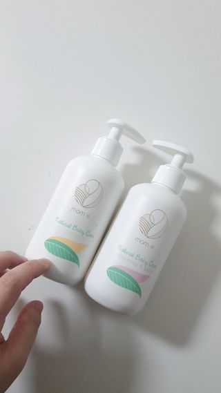 mom e 맘이 내추럴 베이비 케어 샴푸앤바스+로션 — 5점을 준 리뷰어가 2021년 1월 올린 사용 사진