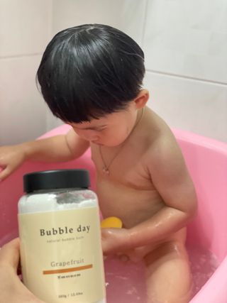 버블데이 아로마/과일 거품 입욕제 — 5점을 준 리뷰어가 2021년 7월 올린 사용 사진