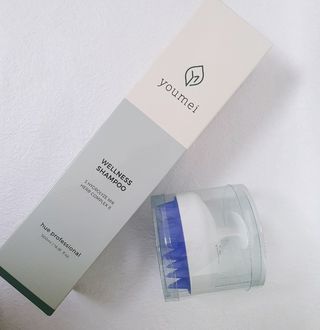 유메이 웰니스 샴푸 + 유메이 스칼프 브러쉬 — 4.5점을 준 리뷰어가 2021년 12월 올린 사용 사진