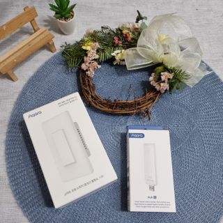 아카라 조명 스위치를 누워서 끄는 방법 (스마트 조명 스위치 2구 + 무선 리모트 스위치 1구 T1, 스마트 허브 E1) — 5점을 준 리뷰어가 2021년 11월 올린 사용 사진