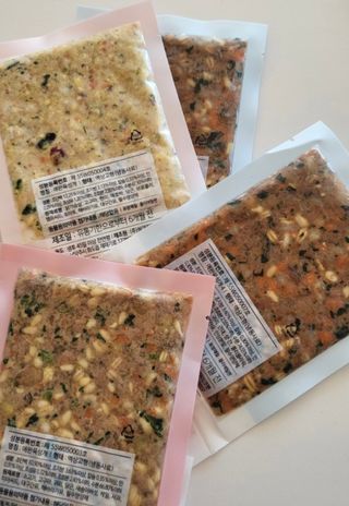 씽크라이크펫 강아지 화식 (50g 소/닭/오리/양 1팩씩 4팩) — 5점을 준 리뷰어가 2023년 1월 올린 사용 사진