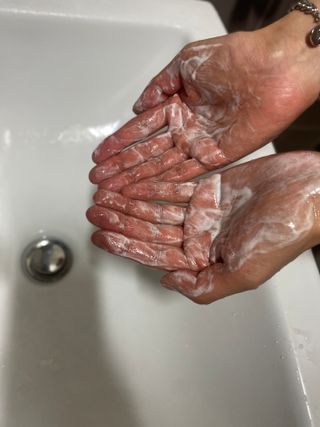 프리마인 메이크업과 들뜨는 각질까지 한방에 깐달걀로! 순하기까지한 셀베이스 그린티클렌저(200ml) — 5점을 준 리뷰어가 2023년 5월 올린 사용 사진
