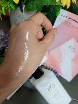 줄라이 모닝 _ JULY MORNING 줄라이모닝 하이드레이팅 퍼퓸드 바디앤핸드 에멀젼 — 5점을 준 리뷰어가 2021년 9월 올린 사용 사진